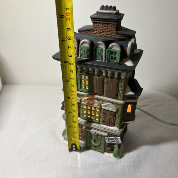 Dept56 Heritage Village Collection The Flat of Ebenezer Scrooge 1989 - Picture 7 of 9